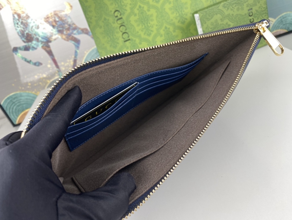 グッチ財布コピー着用イメージ